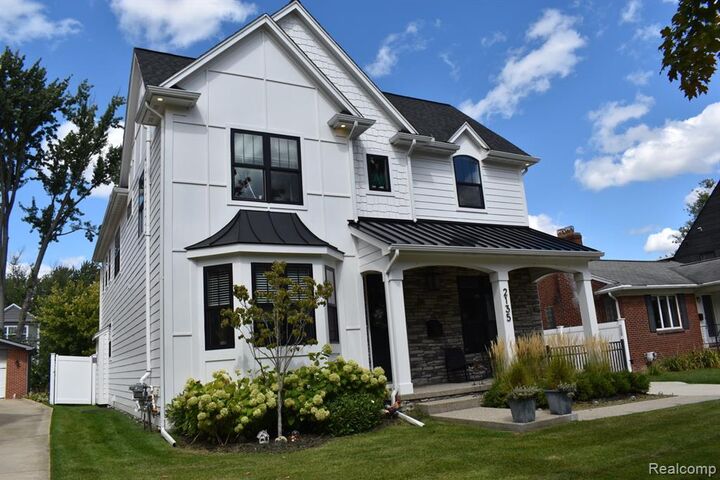 Property Photo:  2135 Manchester Road  MI 48009 5892 