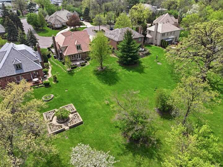 Property Photo:  910 Red Fox Lane  IL 60523 