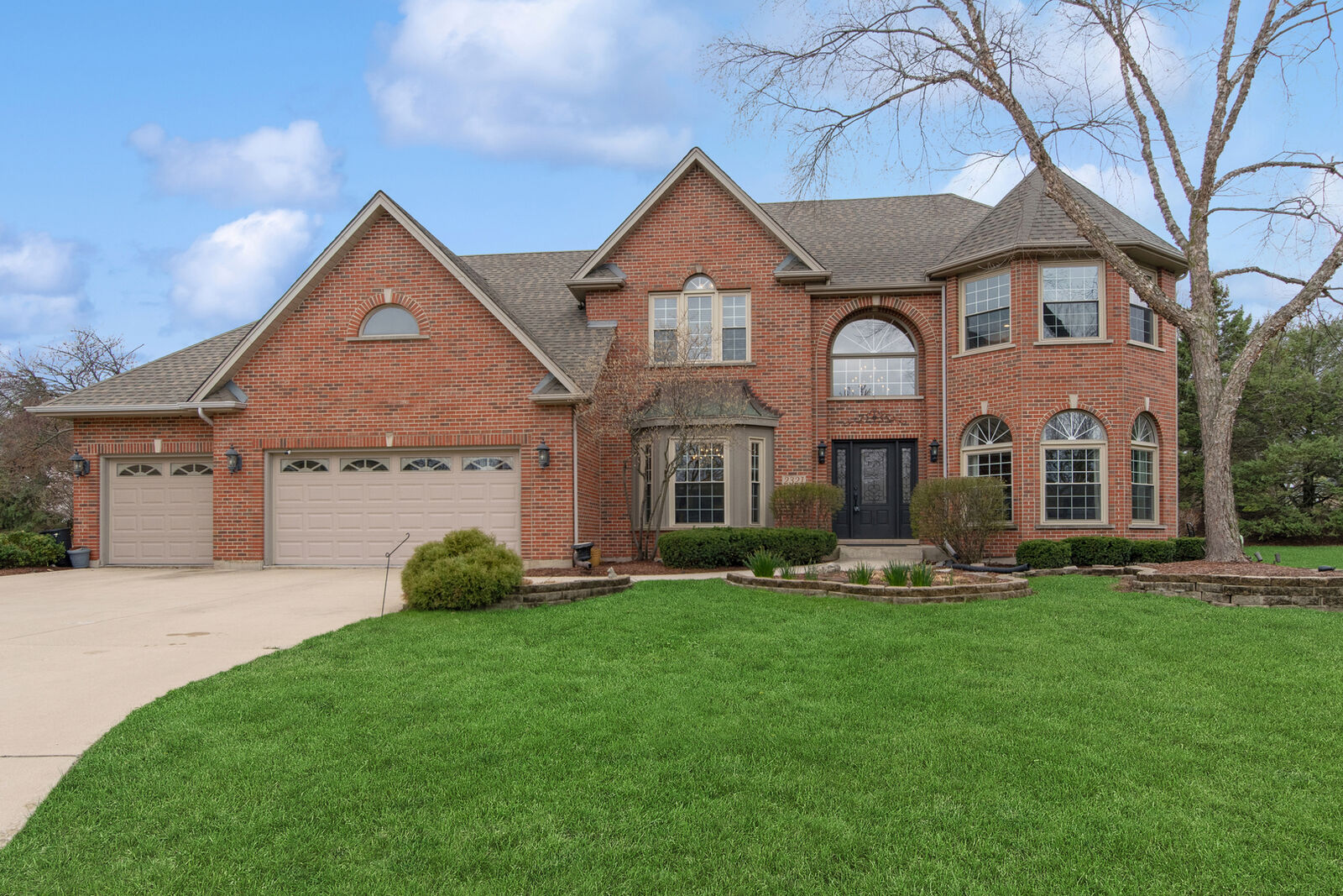 Property Photo:  2321 Courtland Court  IL 60502 
