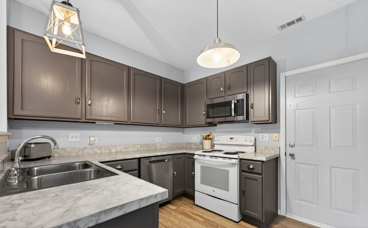 Property Photo:  1481 Cambria Drive 3  IL 60115 