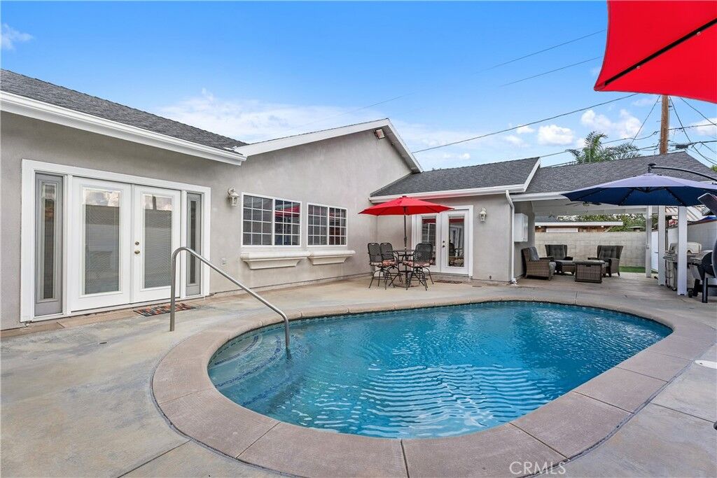 Property Photo:  2165 W Romneya Drive  CA 92801 