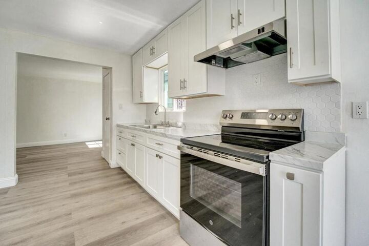 Property Photo:  652 2nd Street  CA 94801 