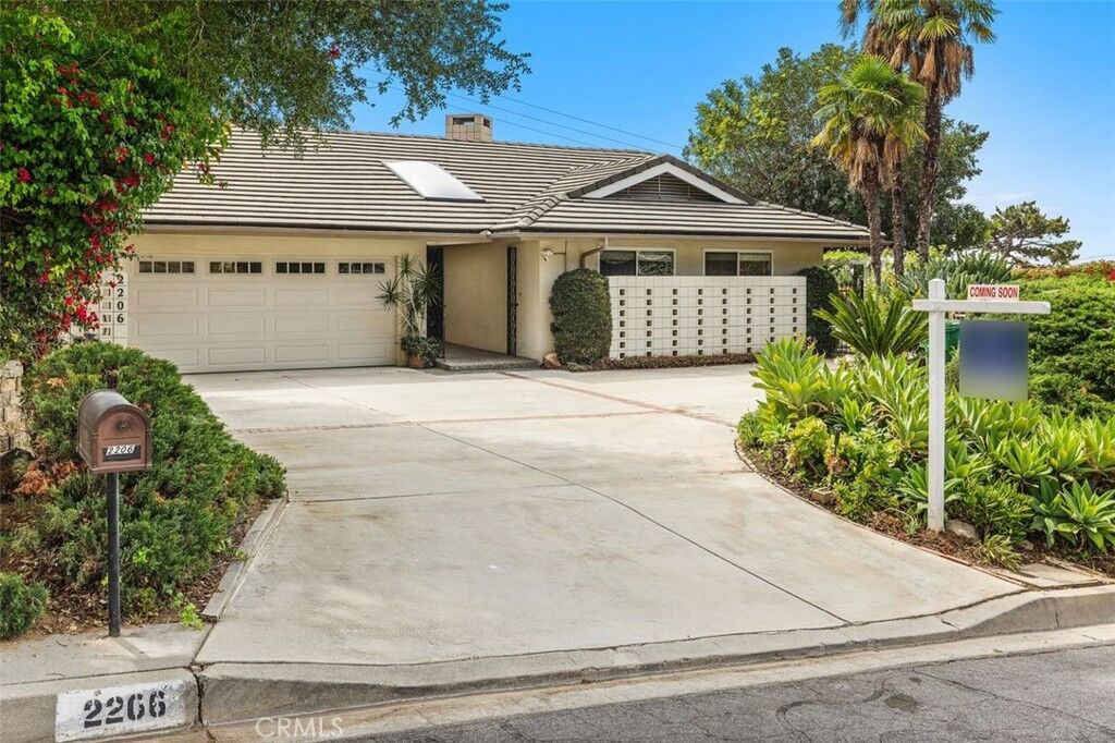Property Photo:  2206 Canyon  CA 91006 