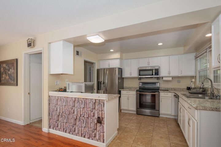 Property Photo:  1074 Colina Vista  CA 93003 