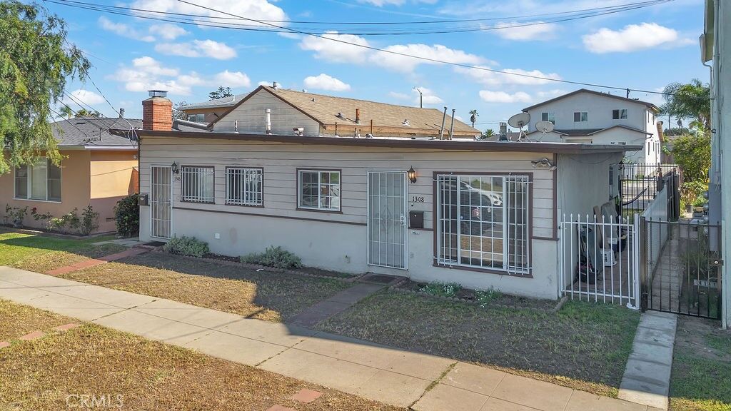 Property Photo:  1306 W 83rd  CA 90044 