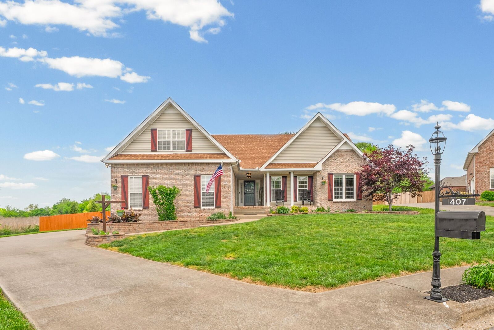 Property Photo:  407 Walkaway Ct  TN 37043 