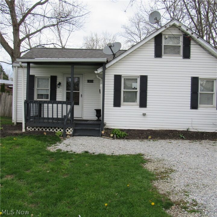 Property Photo: 2809 Shelburn Avenue OH 44312