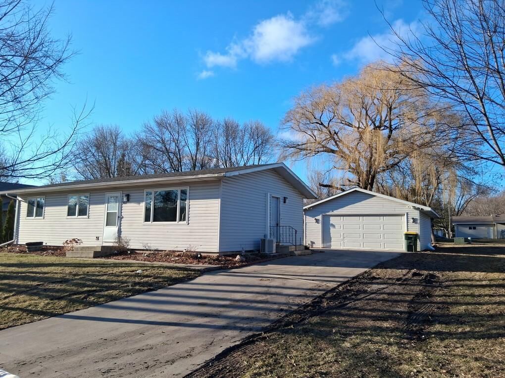 Property Photo:  803 11 1/2 Avenue SE  MN 56201 