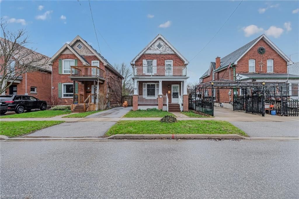 Property Photo:  174 Marlborough Street  ON N3S 4S9 