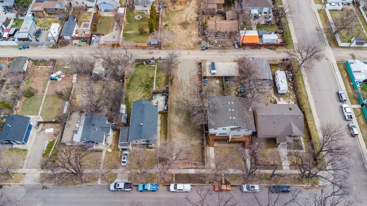 Property Photo: 809 12 B Street North AB T1H 2M1