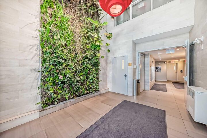 Property Photo: 823 5 Avenue NW 109 AB T2N 0R5