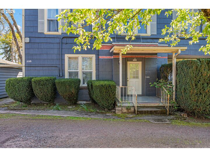 Property Photo:  3026 SE Tacoma St  OR 97202 