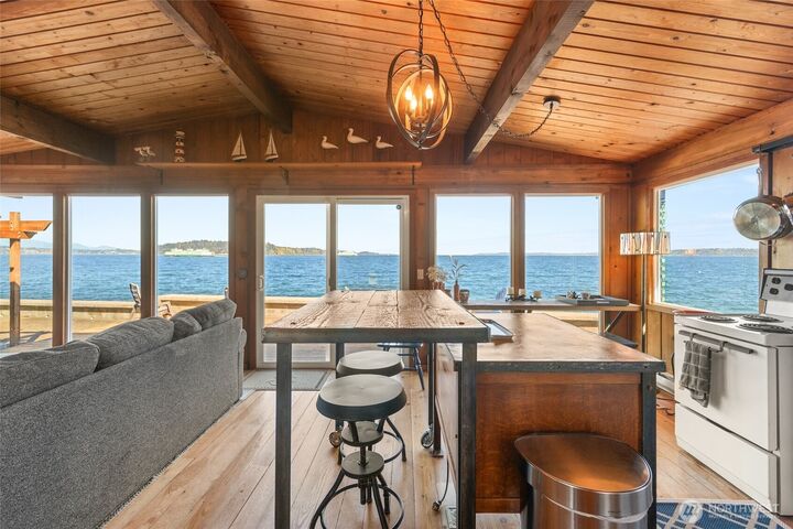 Property Photo:  10873  Point Vashon Drive SW  WA 98070 