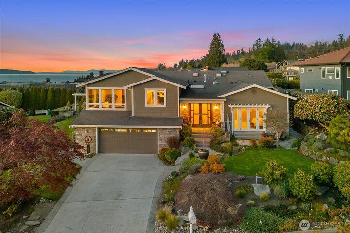 Property Photo:  831  Northstream Lane  WA 98020 