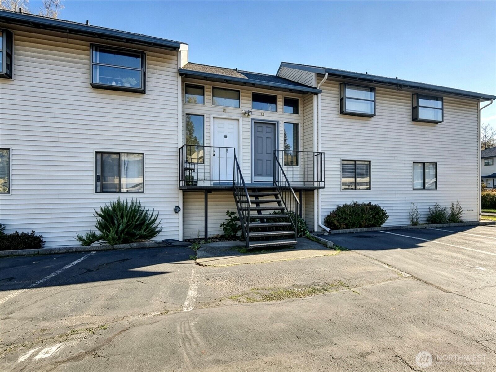 Property Photo:  1313 W James Street 11  WA 98032 