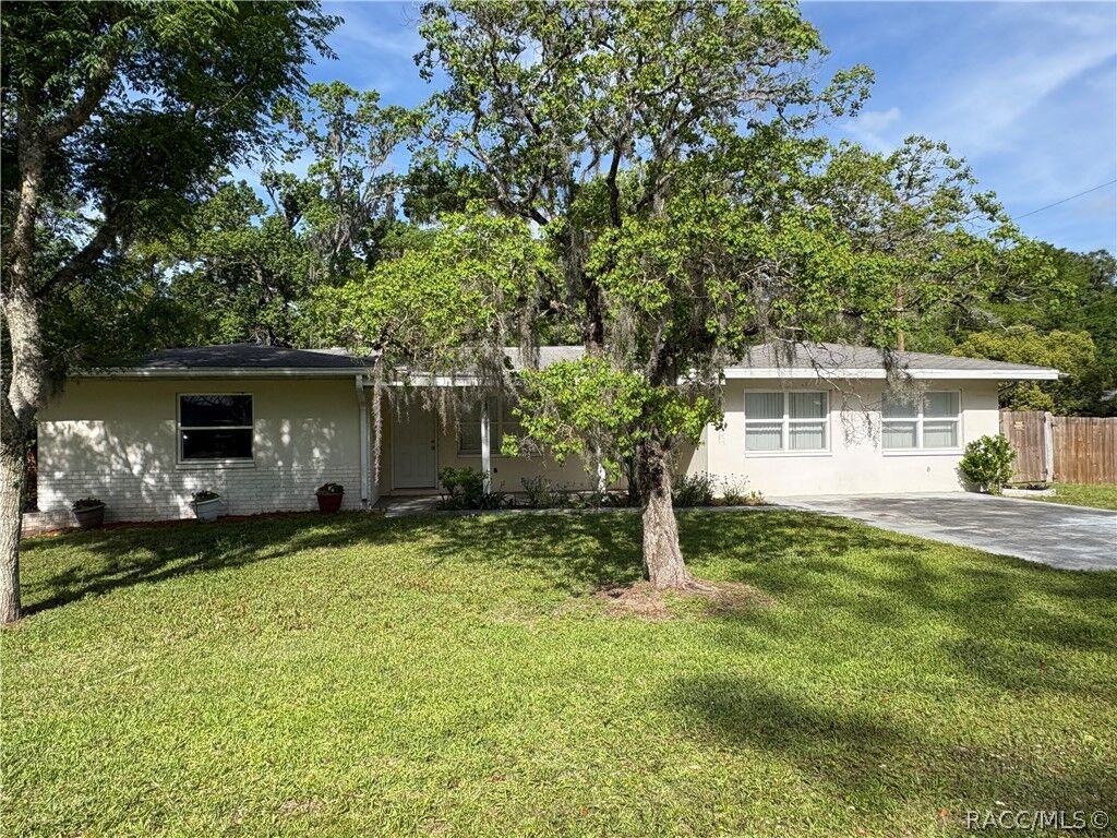 Property Photo:  3922 S Apopka Avenue  FL 34452 