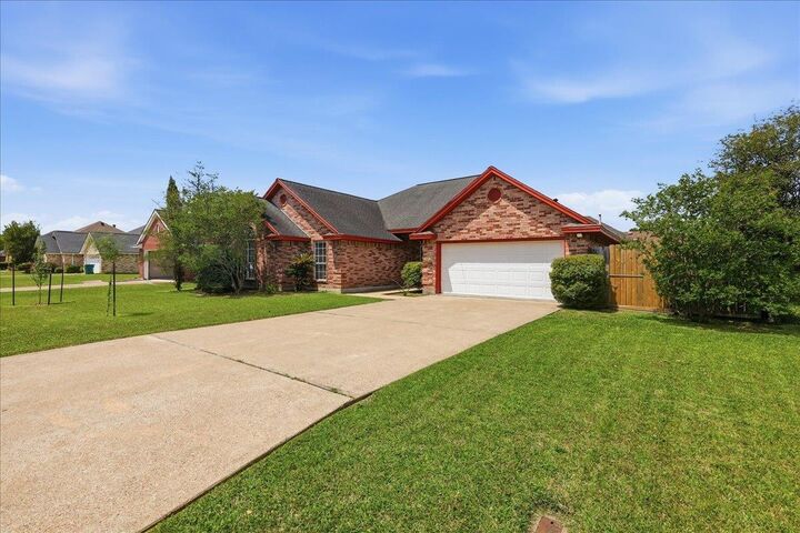 Property Photo:  2406 Golden Oak Drive  TX 77632 
