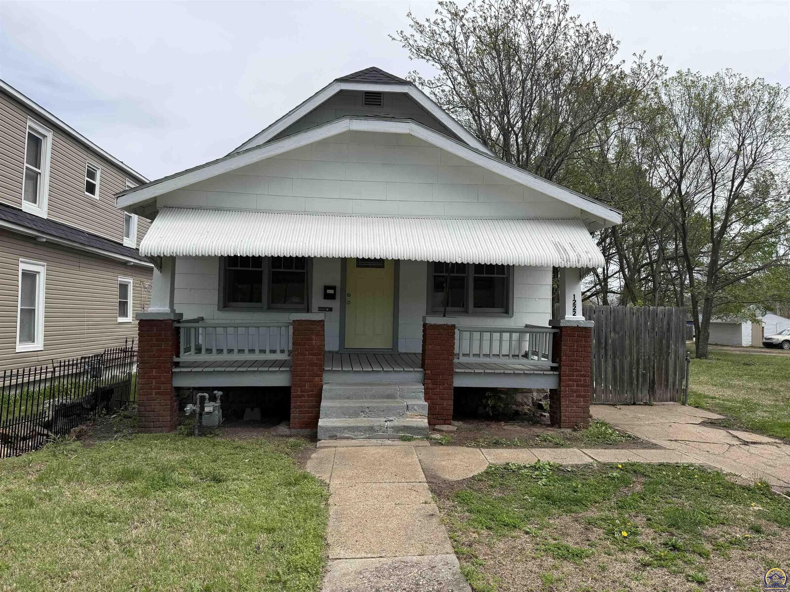 Property Photo:  1222 SW Lane St  KS 66604 