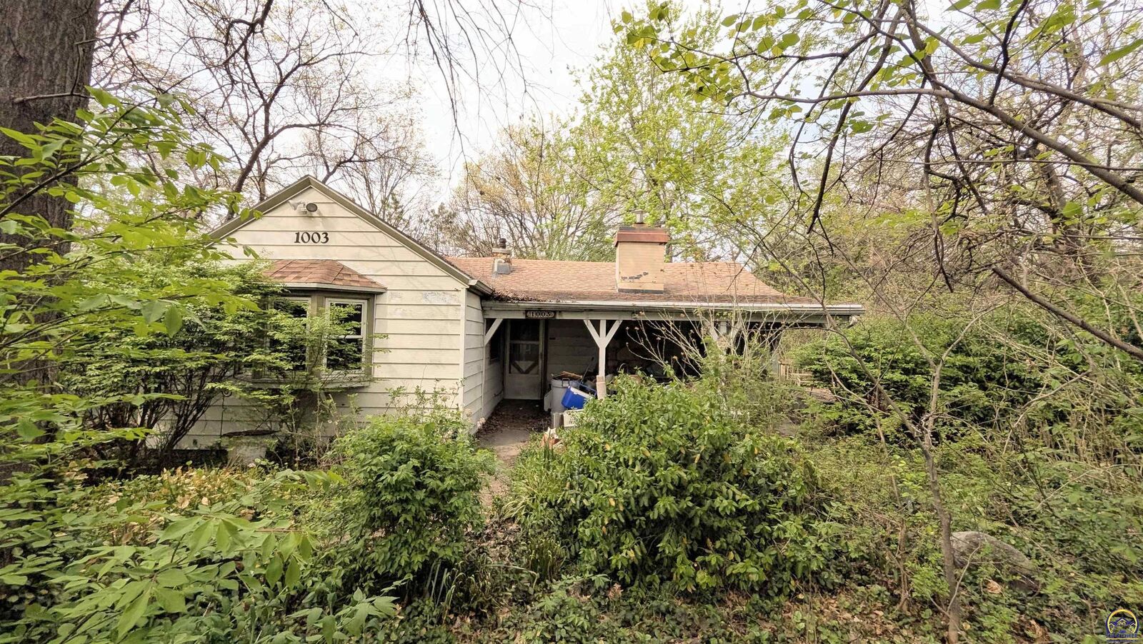 Property Photo:  1003 Weaver St  KS 66801 
