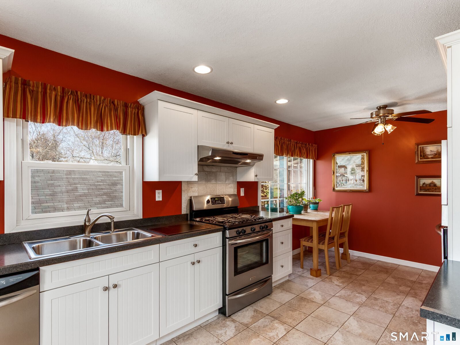 Property Photo:  30 Lucy Street  CT 06514 