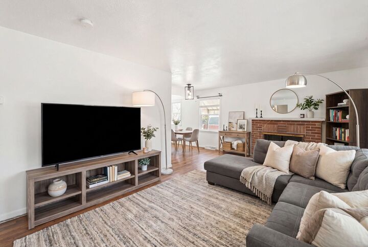 Property Photo:  827 E Courtland Ave  WA 99207 