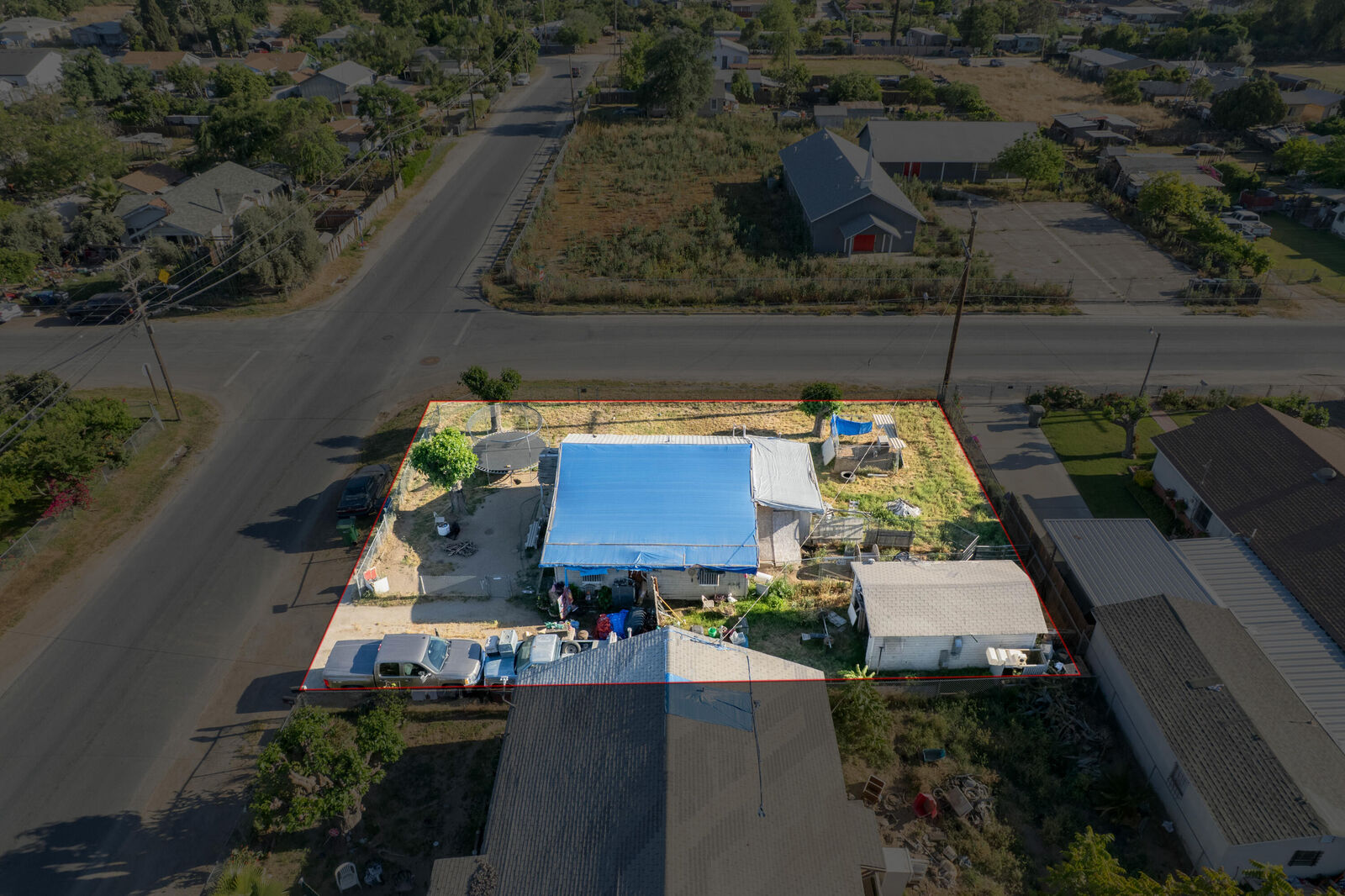 Property Photo: 319 Holcomb Street CA 93257