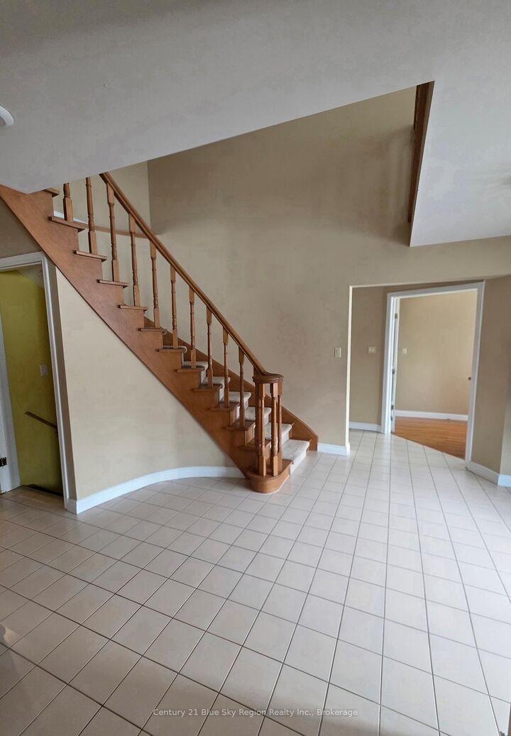 Property Photo: 29 Robinhood Court ON P1C 1L3