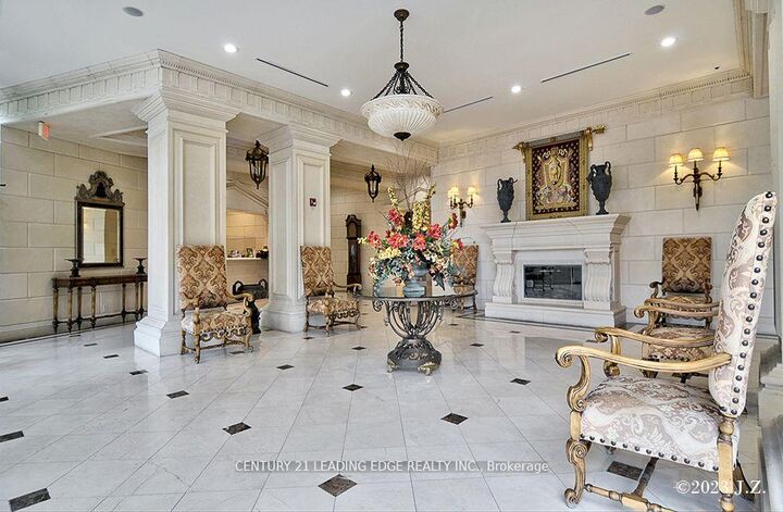 Property Photo:  9225 Jane Street 911  ON L6A 0J7 