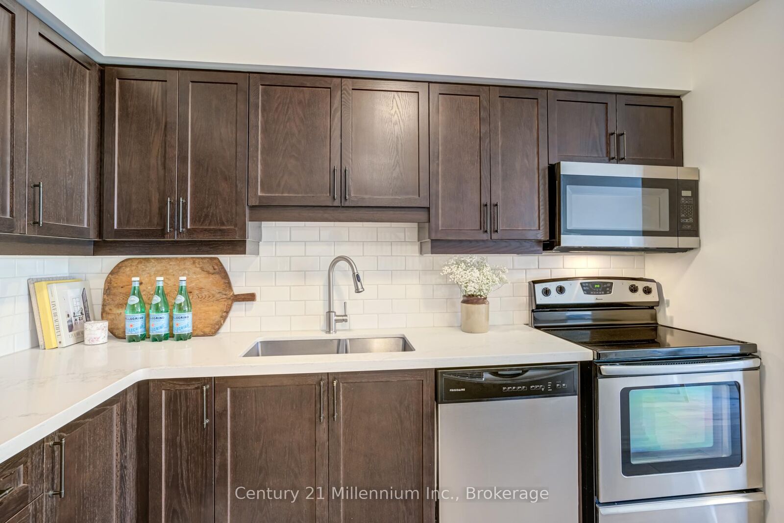 Photo de la propriété:  37 Silver Glen Boulevard 37  ON L9Y 0G9 