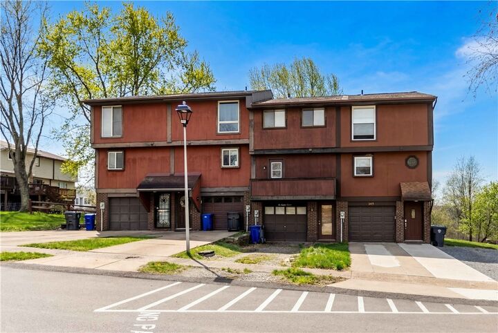 Property Photo:  287 Holland Ct  PA 15108 