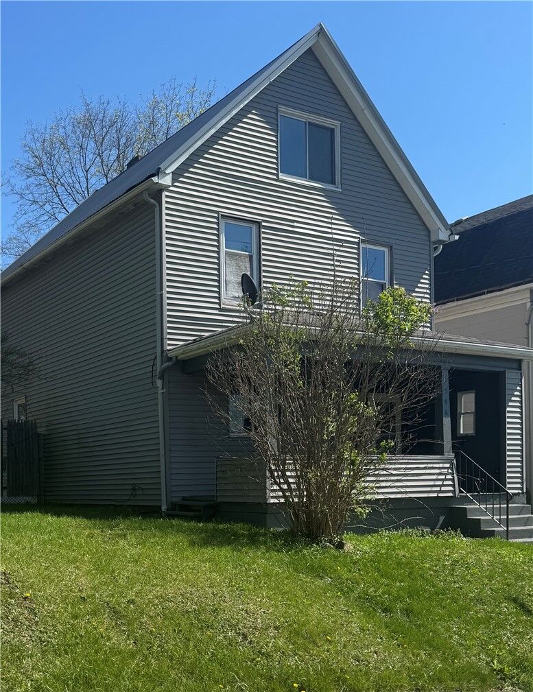 Property Photo:  546 Ridge Ave  PA 15068 