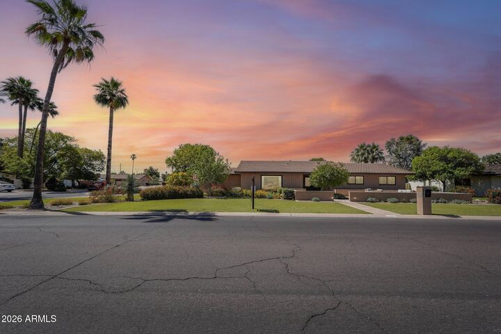 Property Photo:  855 N Villa Nueva Drive  AZ 85340 