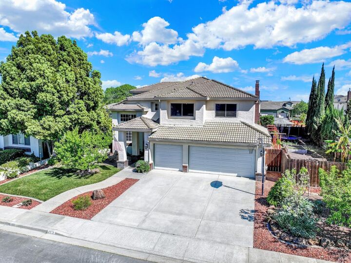 Property Photo: 113 Deerglen Circle CA 95687