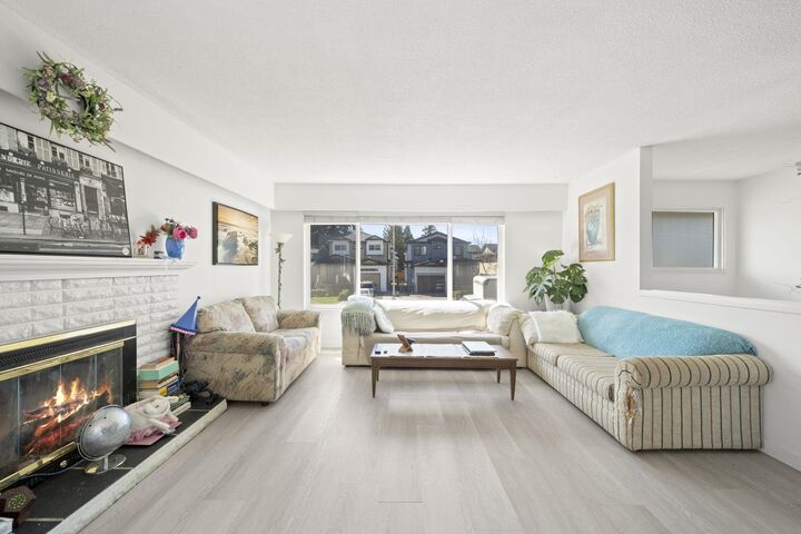 Property Photo: 11925 92A Avenue BC V4C 3N3
