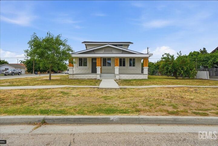 Property Photo:  405 Harlow Avenue  CA 93250 