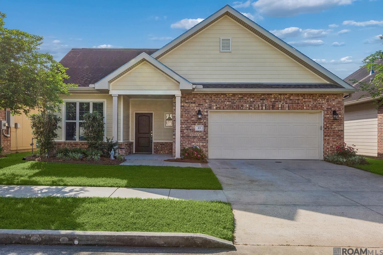 Property Photo:  7111 Village Maison Ct #23  LA 70809 