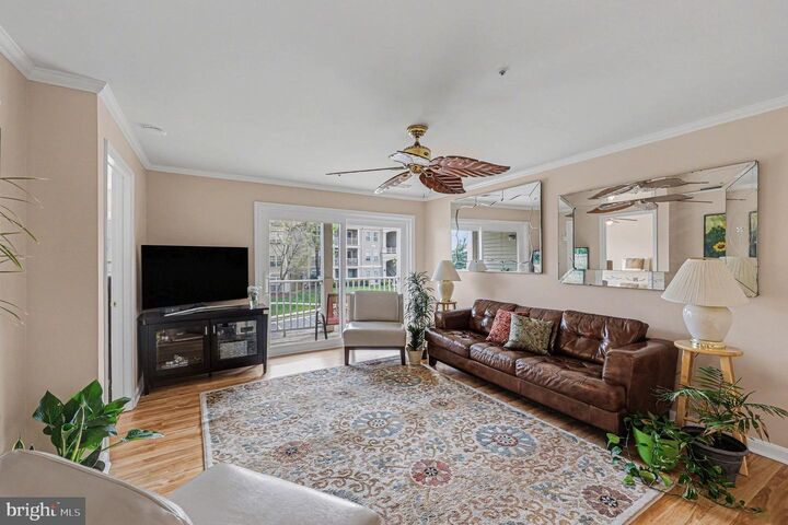 Property Photo:  1067 Gardenview Loop 201  VA 22191 