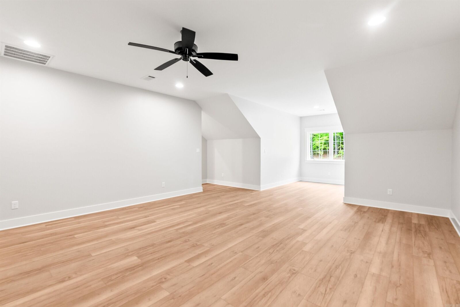 Property Photo:  9 West Lake Lane  AR 72210 