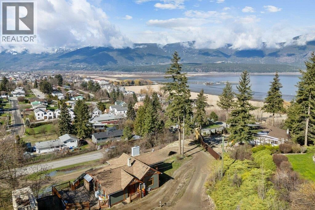 Property Photo:  1321 10 Avenue Northeast  BC V1E 2V6 