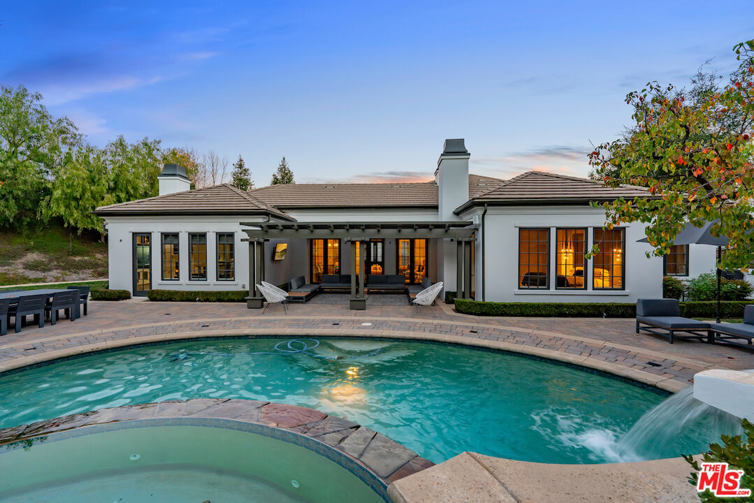 Property Photo:  25400 Prado De Las Peras  CA 91302 