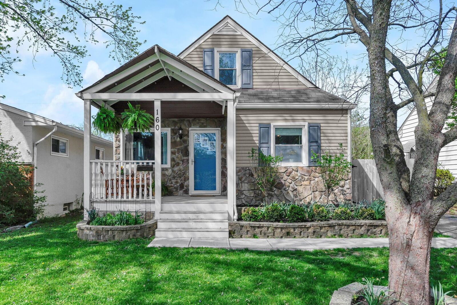 Property Photo: 160 Rosslyn Avenue OH 43214
