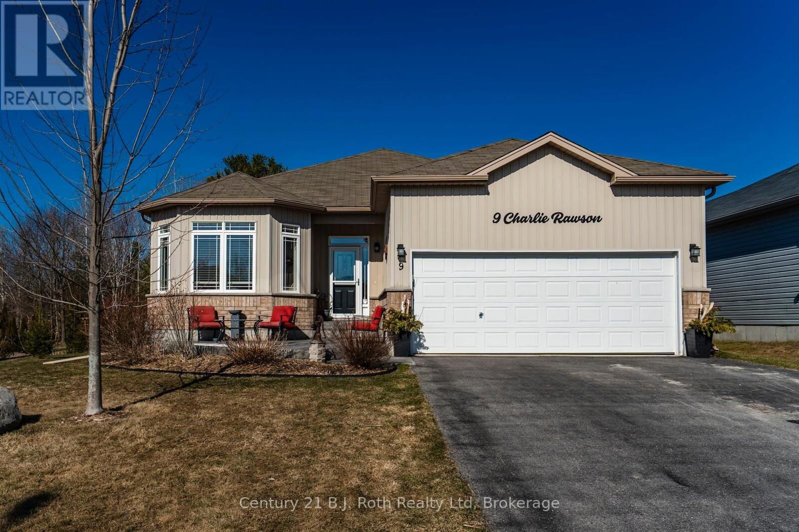 Property Photo: 9 Charlie Rawson Boulevard ON L0K 2A0