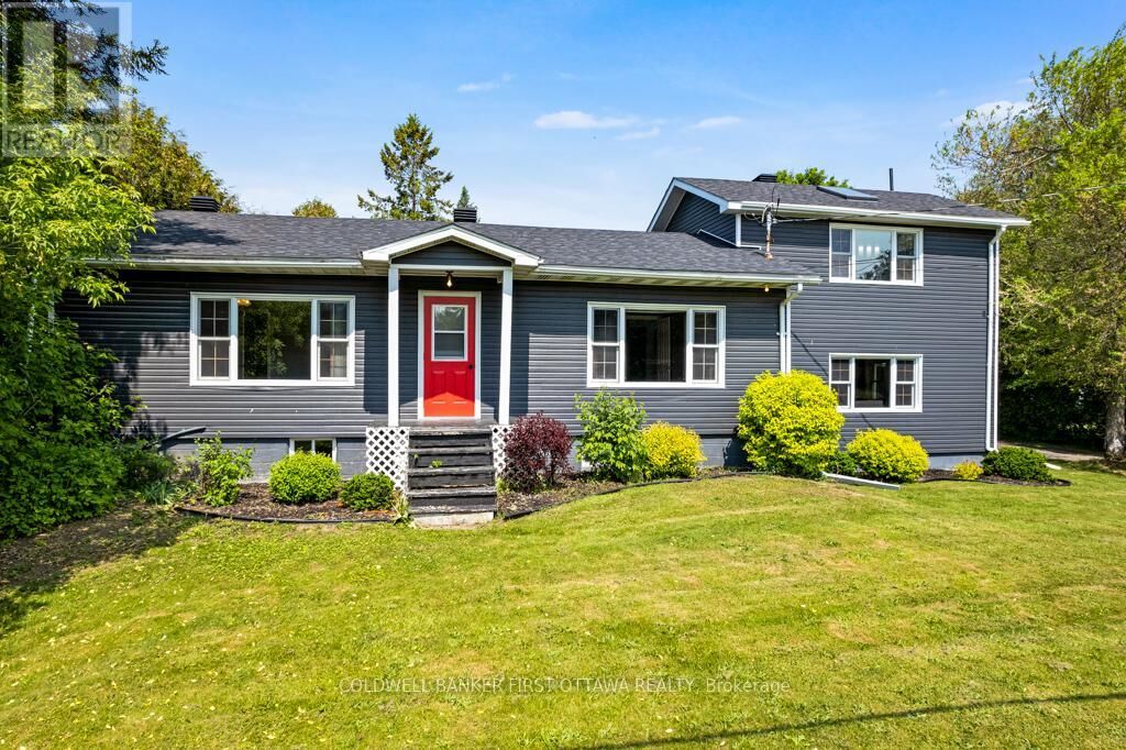 Photo de la propriété: 352 Highway 15 ON K7A 0E5