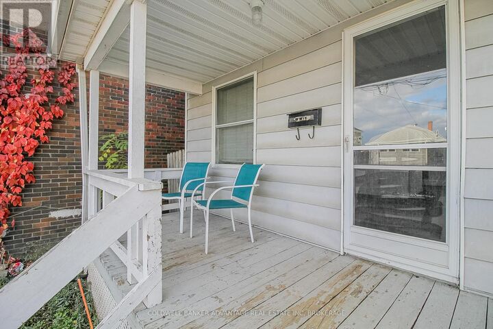 Property Photo:  215 Burgar Street  ON L3B 2T3 