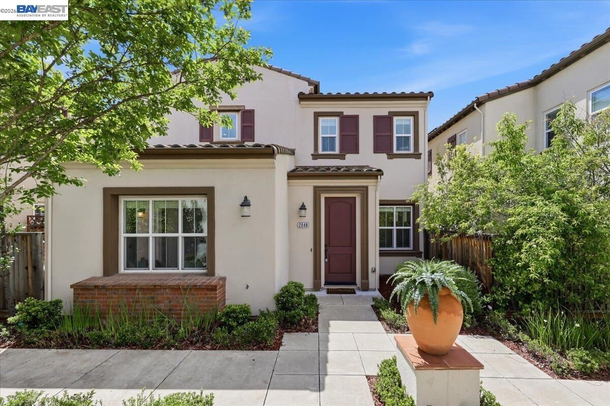 Property Photo: 2048 Tarragon Rose Ct CA 94582