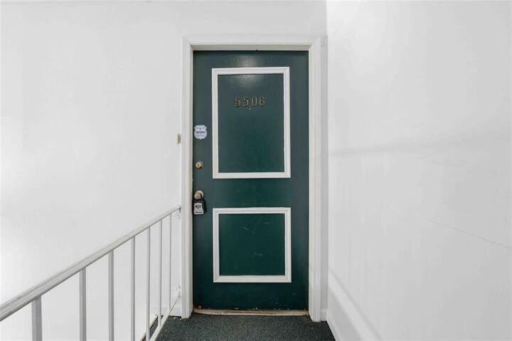 Property Photo:  5506 Kingsport Drive  GA 30342 