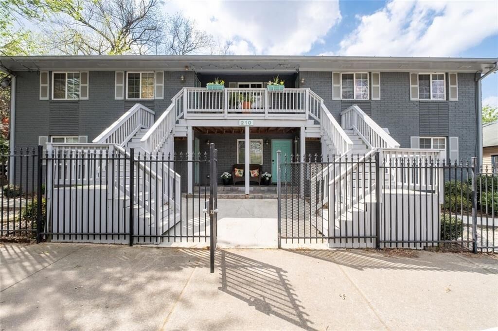 Property Photo: 210 Sampson Street NE 5 GA 30312