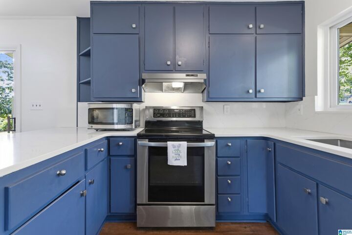 Property Photo: 545 Edgecrest Drive AL 35209