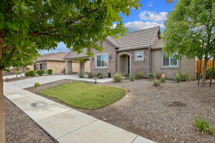 Property Photo:  2223 Madeline Drive  CA 93230 