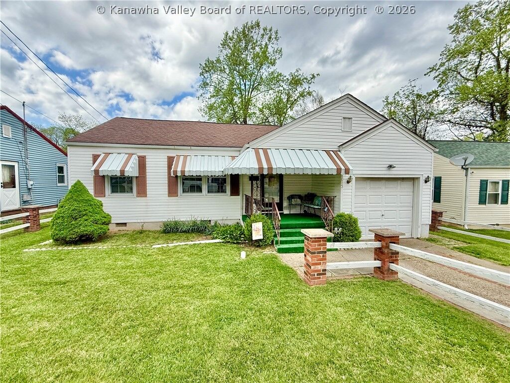 Property Photo:  1013 Village Drive  WV 25309 